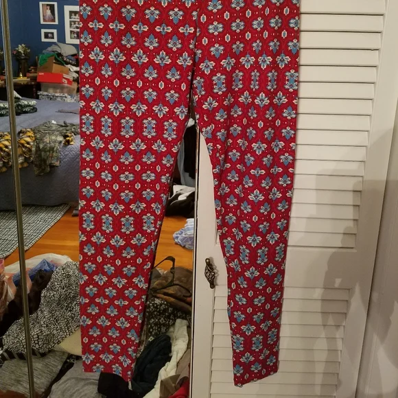 Brand new red LuLaRoe leggings size tall and curvy - Picture 2 of 2